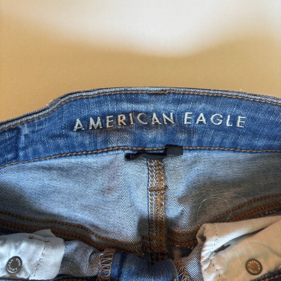 American Eagle Distressed Denim Shorts | Medium Wash Stretch | Size 2 - Picture 6 of 6